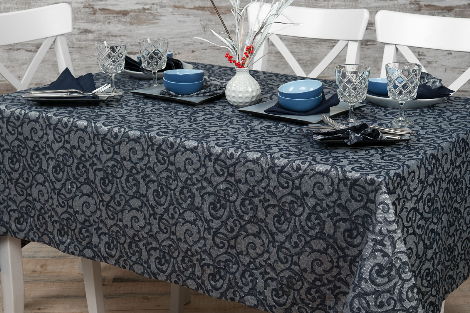 Lniany obrus w granatowo – szary ornament