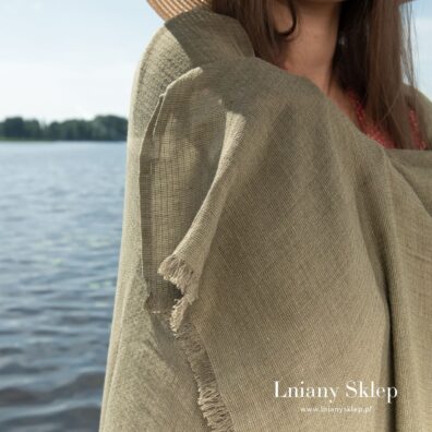 Zielony (khaki) ręcznik na plażę.