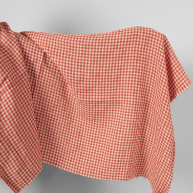 Prana tkanina lniana w zielonkawą i czerwoną kratkę
