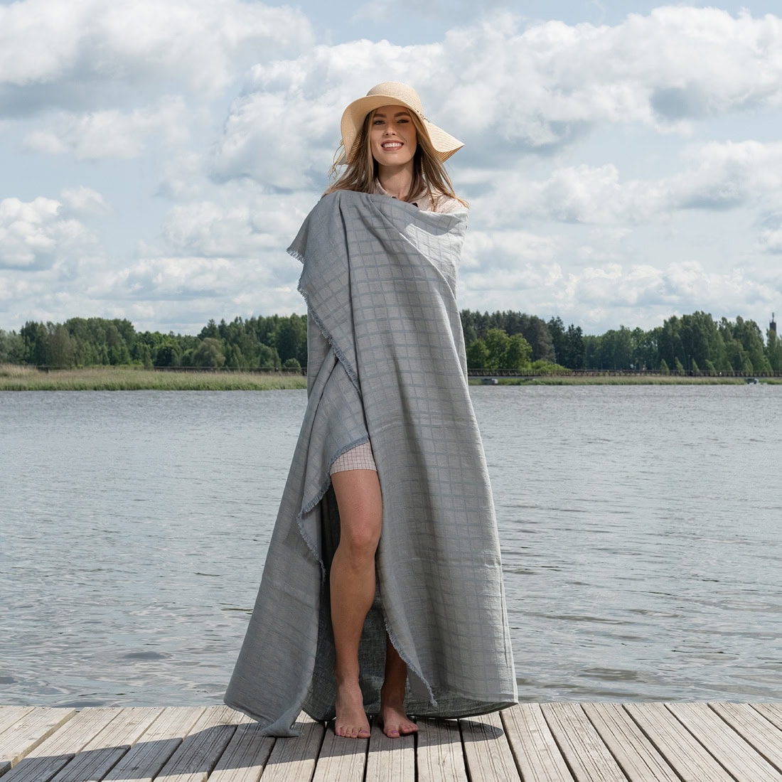 Niebieskawy ręcznik na plaże